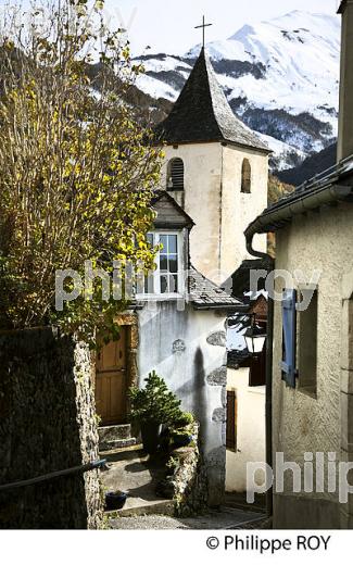 LE VILLAGE PERCHE  DE AYDIUS , VALLEE D' ASPE, BEARN, PYRENEES ATLANTIQUES. (64F04134.jpg)