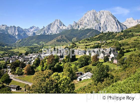 LE VILLAGE DE LECUN , CIRQUE DE LESCUN,  VALLEE D' ASPE, BEARN, PYRENEES ATLANTIQUES. (64F04212.jpg)