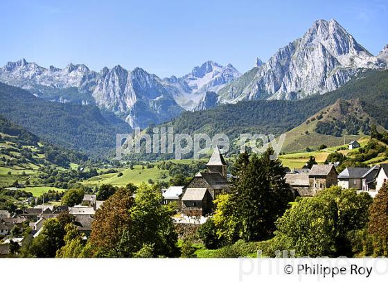 LE VILLAGE DE LECUN , CIRQUE DE LESCUN,  VALLEE D' ASPE, BEARN, PYRENEES ATLANTIQUES. (64F04216.jpg)