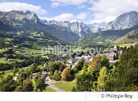 LE VILLAGE DE LECUN , CIRQUE DE LESCUN,  VALLEE D' ASPE, BEARN, PYRENEES ATLANTIQUES. (64F04217.jpg)