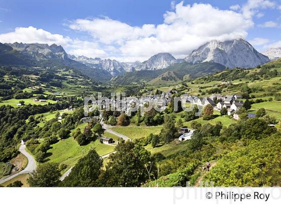 LE VILLAGE DE LECUN , CIRQUE DE LESCUN,  VALLEE D' ASPE, BEARN, PYRENEES ATLANTIQUES. (64F04220.jpg)