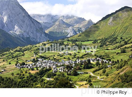 LE VILLAGE DE LECUN , CIRQUE DE LESCUN,  VALLEE D' ASPE, BEARN, PYRENEES ATLANTIQUES. (64F04223.jpg)