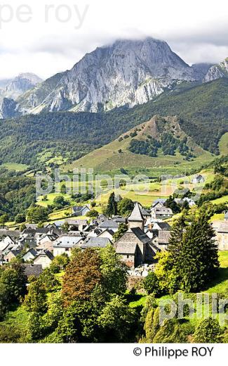 LE VILLAGE DE LECUN , CIRQUE DE LESCUN,  VALLEE D' ASPE, BEARN, PYRENEES ATLANTIQUES. (64F04225.jpg)