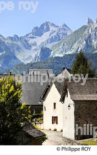 LE VILLAGE DE LECUN , CIRQUE DE LESCUN,  VALLEE D' ASPE, BEARN, PYRENEES ATLANTIQUES. (64F04226.jpg)