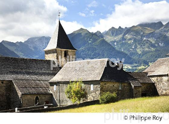 LE VILLAGE DE LECUN , CIRQUE DE LESCUN,  VALLEE D' ASPE, BEARN, PYRENEES ATLANTIQUES. (64F04229.jpg)