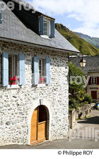 LE VILLAGE DE LECUN , CIRQUE DE LESCUN,  VALLEE D' ASPE, BEARN, PYRENEES ATLANTIQUES. (64F04234.jpg)