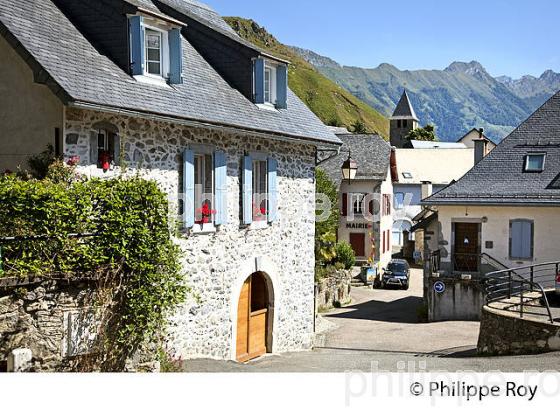 LE VILLAGE DE LECUN , CIRQUE DE LESCUN,  VALLEE D' ASPE, BEARN, PYRENEES ATLANTIQUES. (64F04239.jpg)