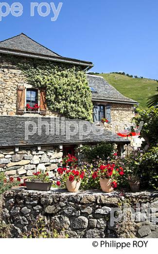 LE VILLAGE DE LECUN , CIRQUE DE LESCUN,  VALLEE D' ASPE, BEARN, PYRENEES ATLANTIQUES. (64F04303.jpg)