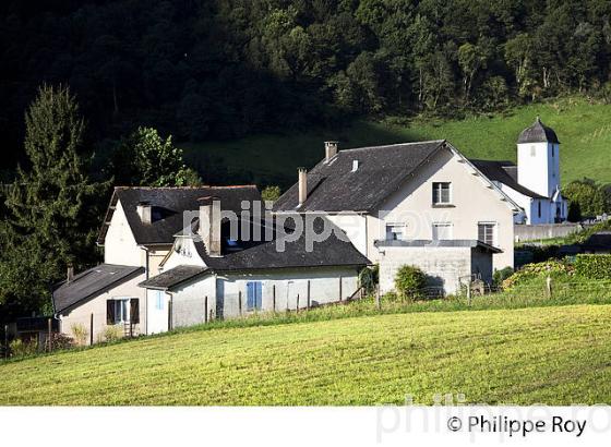 VILLAGE D' ESCOT,   VALLEE D' ASPE, BEARN, PYRENEES ATLANTIQUES. (64F04313.jpg)