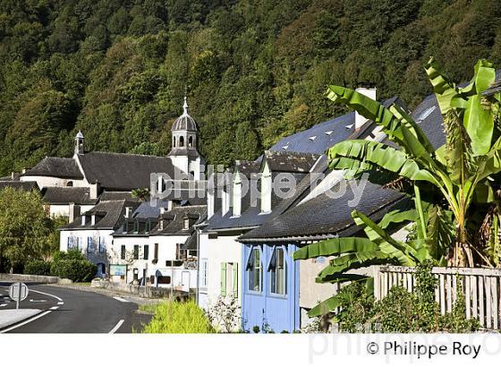 LE VILLAGE JACQUAIRE DE  SARRANCE,   VALLEE D' ASPE, BEARN, PYRENEES ATLANTIQUES. (64F04316.jpg)