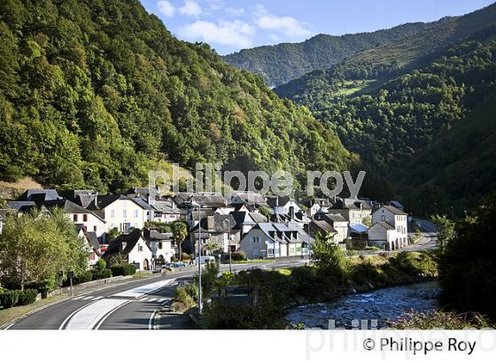 LE VILLAGE JACQUAIRE DE  SARRANCE,   VALLEE D' ASPE, BEARN, PYRENEES ATLANTIQUES. (64F04333.jpg)