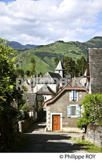 CHAPELLE ROMANE D'OCRUN, VILLAGE JACQUAIRE DE  BEDOUS, VALLEE D' ASPE, BEARN, PYRENEES ATLANTIQUES. (64F04411.jpg)