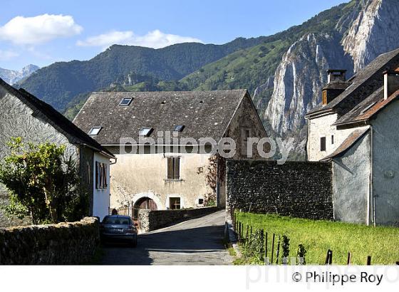 LE VILLAGE JACQUAIRE DE  ACCOUS, VALLEE D' ASPE, BEARN, PYRENEES ATLANTIQUES. (64F04419.jpg)
