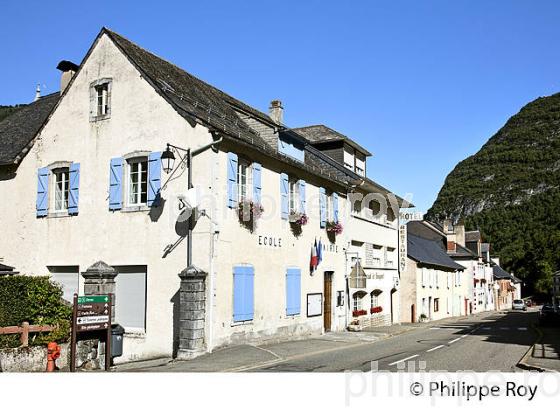 LE VILLAGE JACQUAIRE DE  URDOS, VALLEE D' ASPE, BEARN, PYRENEES ATLANTIQUES. (64F04438.jpg)