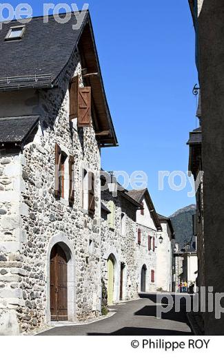 LE VILLAGE JACQUAIRE DE  BORCE,  VALLEE D' ASPE, BEARN, PYRENEES ATLANTIQUES. (64F04505.jpg)