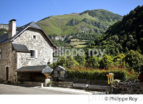 LE VILLAGE JACQUAIRE DE  BORCE,  VALLEE D' ASPE, BEARN, PYRENEES ATLANTIQUES. (64F04510.jpg)