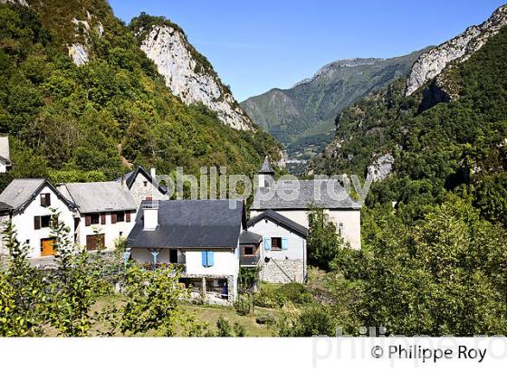 LE VILLAGE JACQUAIRE DE  BORCE,  VALLEE D' ASPE, BEARN, PYRENEES ATLANTIQUES. (64F04511.jpg)