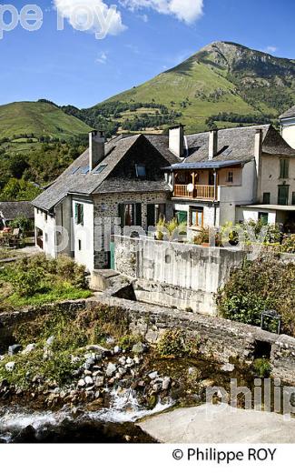 LE VILLAGE JACQUAIRE DE  OSSE EN ASPE,  VALLEE D' ASPE, BEARN, PYRENEES ATLANTIQUES. (64F04521.jpg)