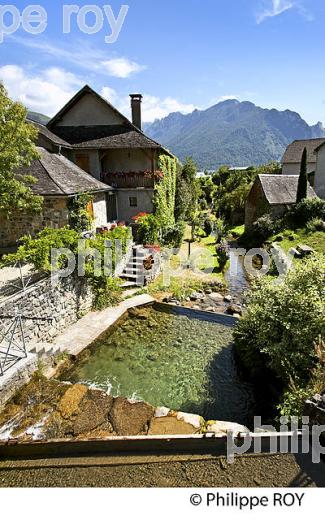 LE VILLAGE JACQUAIRE DE  OSSE EN ASPE,  VALLEE D' ASPE, BEARN, PYRENEES ATLANTIQUES. (64F04523.jpg)