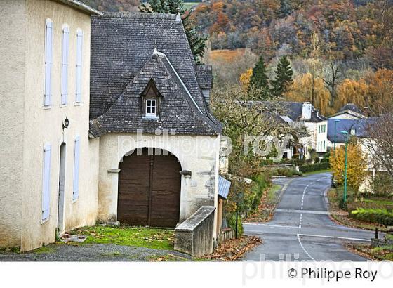 LE VILLAGE DE LA COMMANDE, CHEMINS DE SAINT JACQUES,  BEARN, PYRENEES- ATLANTIQUES. (64F04934.jpg)