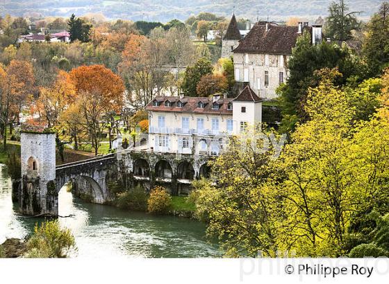 LE PONT DE LA LEGENDE,  VILLAGE FORTIFIE DE DE SAUVETERRE DE BEARN  ET GAVE D' OLORON, BEARN, PYRENEES ATLANTIQUES. (64F05212.jpg)