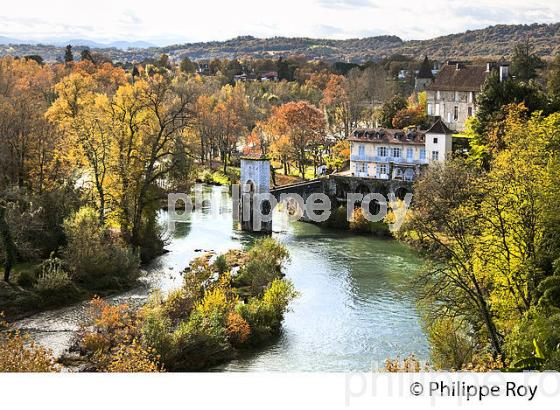 LE PONT DE LA LEGENDE,  VILLAGE FORTIFIE DE DE SAUVETERRE DE BEARN  ET GAVE D' OLORON, BEARN, PYRENEES ATLANTIQUES. (64F05213.jpg)