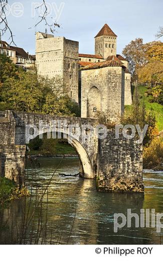 LE PONT DE LA LEGENDE,  VILLAGE FORTIFIE DE DE SAUVETERRE DE BEARN  ET GAVE D' OLORON, BEARN, PYRENEES ATLANTIQUE. (64F05221.jpg)