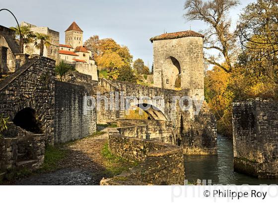 LE PONT DE LA LEGENDE,  VILLAGE FORTIFIE DE DE SAUVETERRE DE BEARN  ET GAVE D' OLORON, BEARN, PYRENEES ATLANTIQUE. (64F05224.jpg)