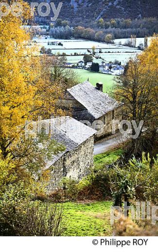 LE VILLAGE DE BILHERES EN OSSAU, VALLEE D' OSSAU, BEARN, PYRENEES ATLANTIQUES. (64F05421.jpg)