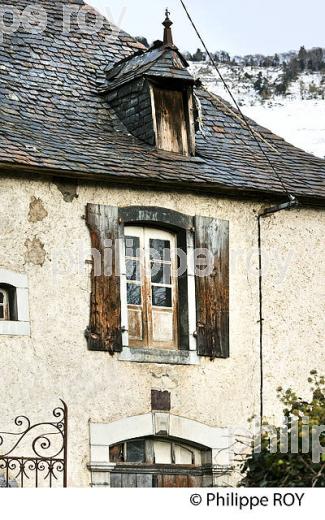 LE VILLAGE DE BILHERES EN OSSAU, VALLEE D' OSSAU, BEARN, PYRENEES ATLANTIQUES. (64F05432.jpg)