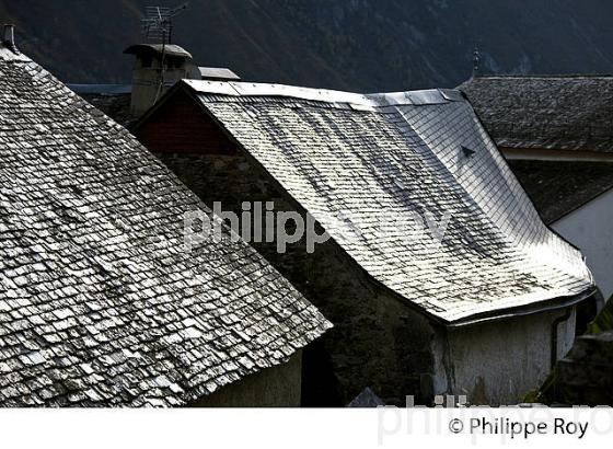 LE VILLAGE DE BILHERES EN OSSAU, VALLEE D' OSSAU, BEARN, PYRENEES ATLANTIQUES. (64F05504.jpg)