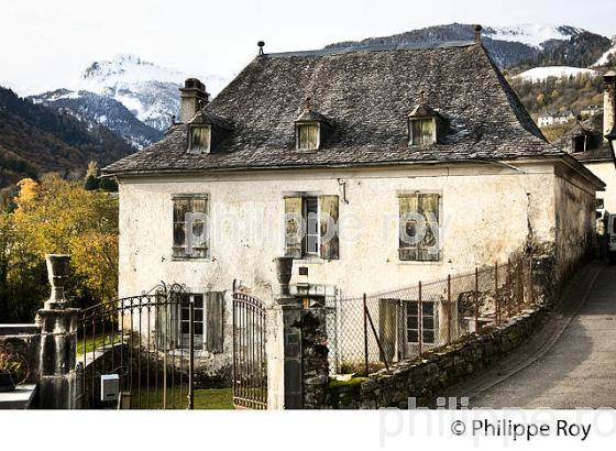 LE VILLAGE DE BILHERES EN OSSAU, VALLEE D' OSSAU, BEARN, PYRENEES ATLANTIQUES. (64F05512.jpg)