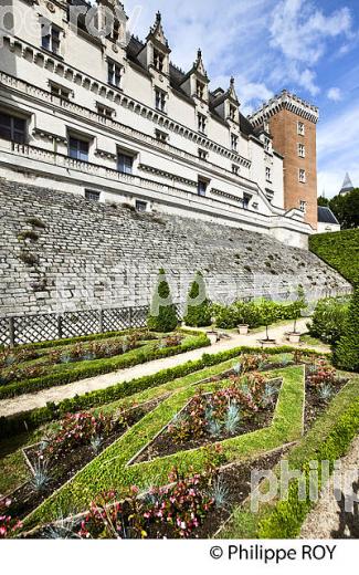 JARDINS DU CHATEAU  DE PAU, VILLE DE  PAU, BEARN, PYRENEES ATLANTIQUES. (64F05802.jpg)