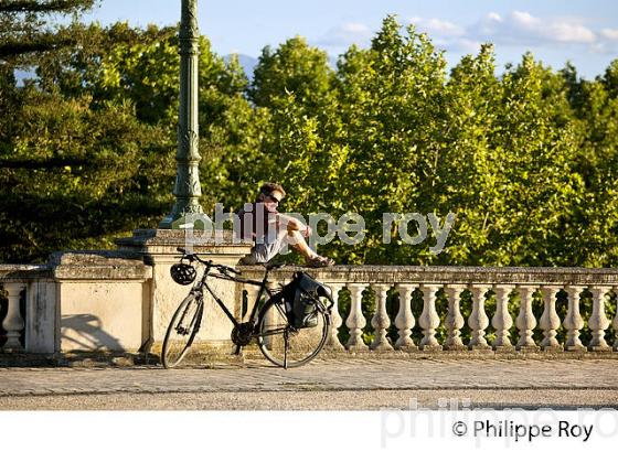 JARDIN, ESPLANADE DU FUNICULAIRE, BOULEVARD DES PYRENEES,  PAU, BEARN. (64F05817.jpg)