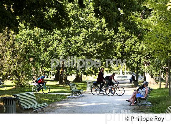 LE PARC BEAUMONT, PAU, BEARN, PYRENEES-ATLANTIQUES. (64F06026.jpg)