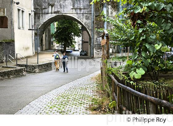 LA RUE DU HEDAS,  QUARTIER DU  HEDAS, PAU, BEARN, PYRENEES-ATLANTIQUES. (64F06114.jpg)