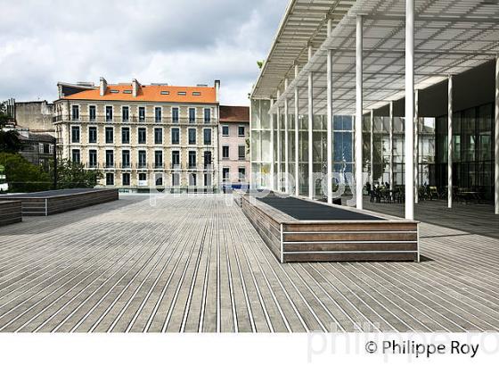 LE COMPLEXE DE LA REPUBLIQUE ET ESPLANADE DES HALLES , PAU, BEARN, PYRENEES-ATLANTIQUES. (64F06213.jpg)