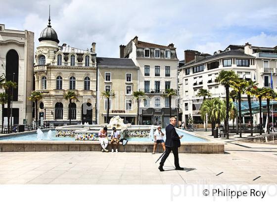 FONTAINE, PLACE GEORGES CLEMENCEAU, PAU, BEARN, PYRENEES-ATLANTIQUES. (64F06230.jpg)