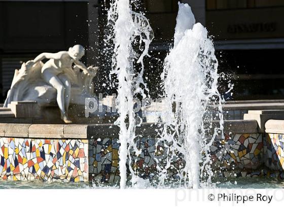 FONTAINE, PLACE GEORGES CLEMENCEAU, PAU, BEARN, PYRENEES-ATLANTIQUES. (64F06235.jpg)