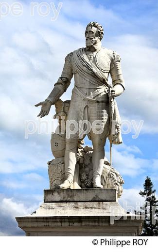 STATUE D' HENRI IV, PLACE ROYALE ,  PAU, BEARN, PYRENEES ATLANTIQUES. (64F06240.jpg)