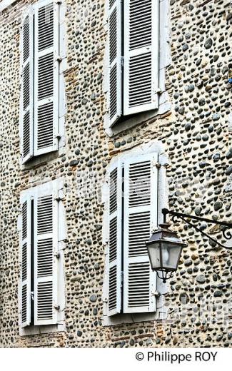 FACADE MAISON EN GALETS,  PAU, BEARN, PYRENEES-ATLANTIQUES. (64F06318.jpg)