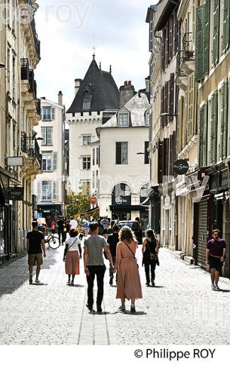 COMMERCES, RUE DU MARECHAL JOFFRE, PAU, BEARN, PYRENEES-ATLANTIQUES. (64F06322.jpg)