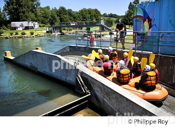 RAFTING, PARC AQUASPORTS DE PAU, STADE D' EAUX VIVES,  BEARN, PYRENEES-ATLANTIQUES. (64F06506.jpg)