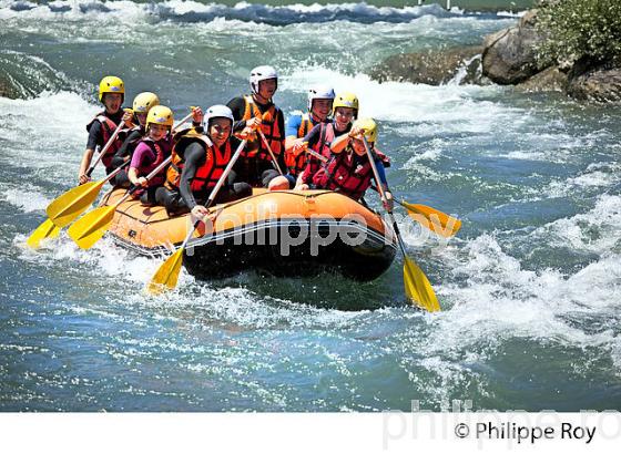 RAFTING, PARC AQUASPORTS DE PAU, STADE D' EAUX VIVES,  BEARN, PYRENEES-ATLANTIQUES. (64F06508.jpg)