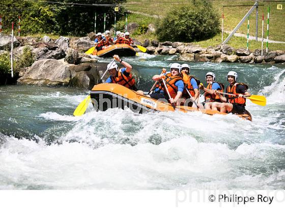 RAFTING, PARC AQUASPORTS DE PAU, STADE D' EAUX VIVES,  BEARN, PYRENEES-ATLANTIQUES. (64F06517.jpg)