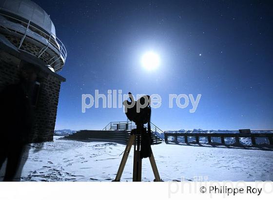 ANIMATION NOCTURNE A L' OBSERVATOIRE DU PIC DU MIDI DE BIGORRE, HAUTES PYRENEES. (65F01525.jpg)