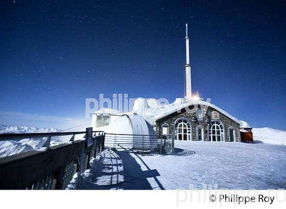 L' OBSERVATOIRE DU PIC DU MIDI DE BIGORRE LA NUIT, HAUTES PYRENEES. (65F01529.jpg)