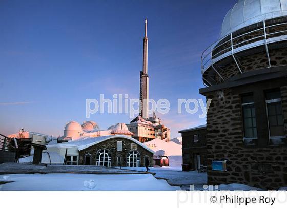 LEVER DU JOUR SUR  L' OBSERVATOIRE DU PIC DU MIDI DE BIGORRE, HAUTES PYRENEES. (65F01531.jpg)