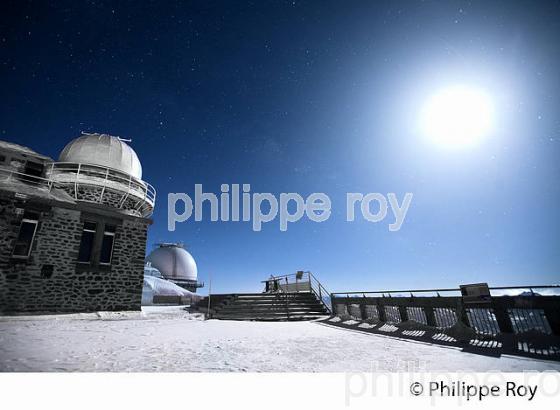 LEVER DU JOUR SUR  L' OBSERVATOIRE DU PIC DU MIDI DE BIGORRE, HAUTES PYRENEES. (65F01532.jpg)