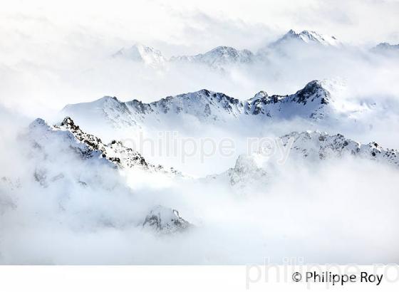 LES PYRENEES VUES DEPUIS L' OBSERVATOIRE DU PIC DU MIDI DE BIGORRE. (65F01620.jpg)
